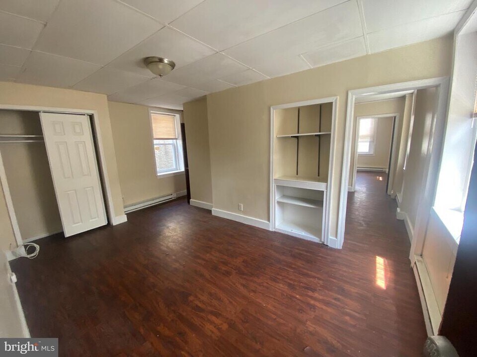 432 N 64th St in Philadelphia, PA - Building Photo