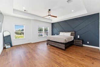 3040 Webster St in Houston, TX - Building Photo - Building Photo