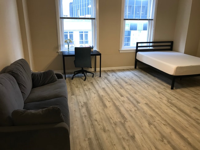 32 Peachtree St NW, Unit 403 in Atlanta, GA - Building Photo - Building Photo