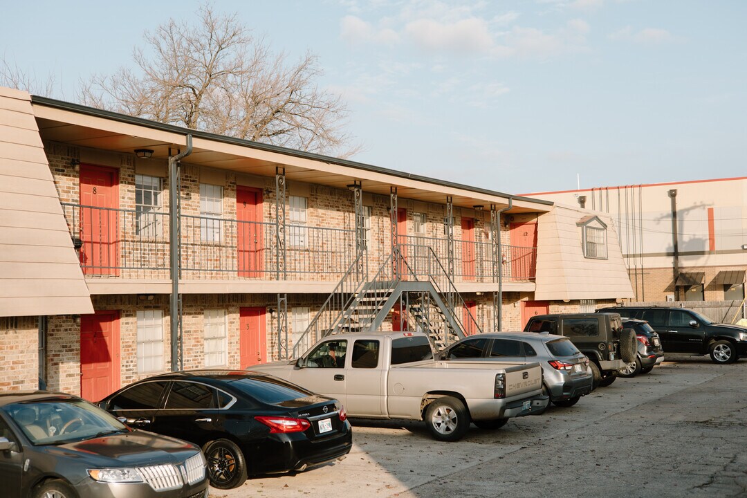 Peartree Apartments in Oklahoma City, OK - Building Photo