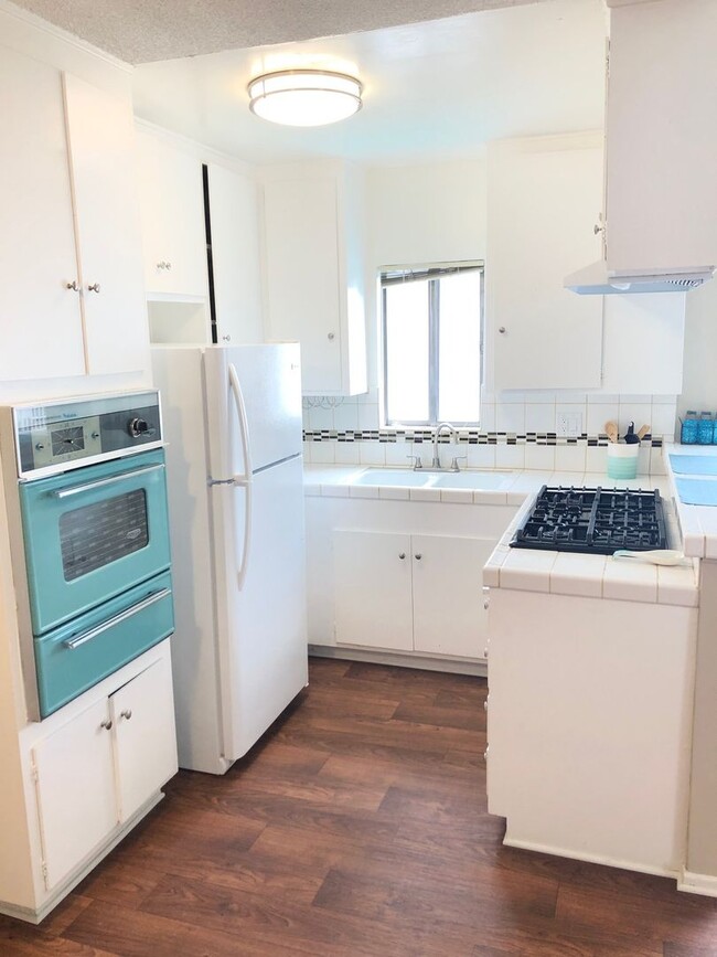 14600 Magnolia Blvd in Los Angeles, CA - Building Photo - Building Photo