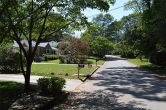 2381 Eastway Rd in Decatur, GA - Building Photo - Building Photo