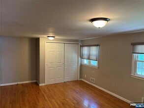 31 Farview Terrace in Paramus, NJ - Building Photo - Building Photo