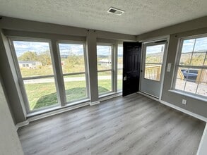 660 Jones Knob Rd in Somerset, KY - Building Photo - Building Photo