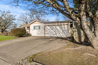 2055 NW Beca Ave in Corvallis, OR - Foto de edificio - Building Photo