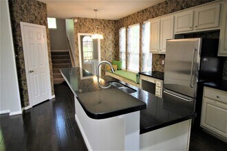 154 E Elm Crescent in Spring, TX - Building Photo - Building Photo