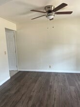 1433 Kew Gardens Dr in Florissant, MO - Building Photo - Building Photo