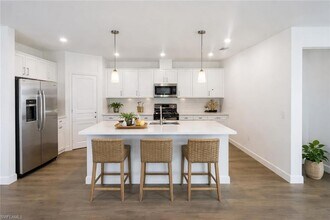 19394 Hinkley Dr in Estero, FL - Foto de edificio - Building Photo