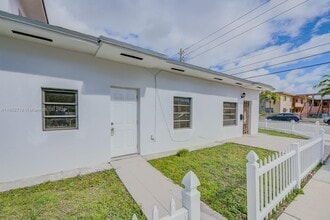 40 NW 47th Ave in Miami, FL - Building Photo - Building Photo