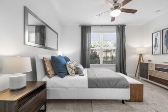 Bell Gateway Village in Plano, TX - Foto de edificio - Building Photo