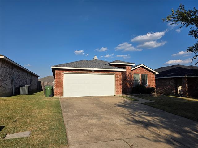 8409 Cotton Valley Ln in Arlington, TX - Building Photo - Building Photo