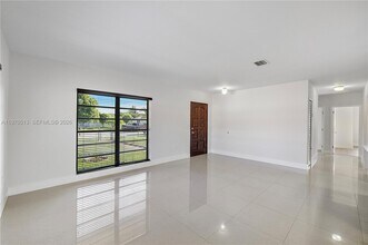 3840 NW 176th St in Miami Gardens, FL - Foto de edificio - Building Photo