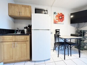 2463 Kuhio Ave. in Honolulu, HI - Building Photo - Building Photo