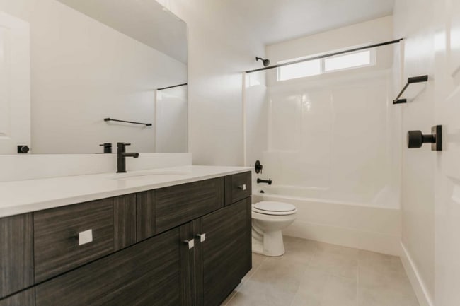 2033 N 3860 W in Lehi, UT - Foto de edificio - Building Photo