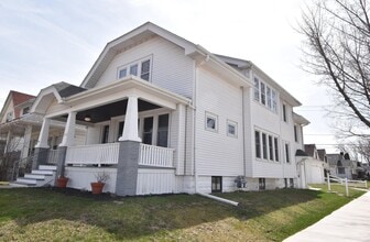 5831 W Rogers St, Unit UpperUnit-B in West Allis, WI - Building Photo - Building Photo