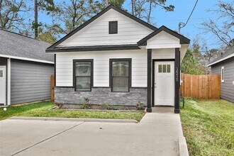 16426 Eastchase St in Montgomery, TX - Foto de edificio - Building Photo