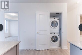 36 Elm Dr W in Mississauga, ON - Building Photo - Building Photo