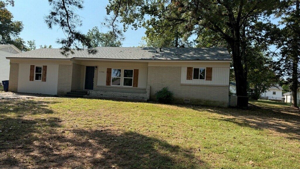 1704 Houston St in Fort Smith, AR - Building Photo