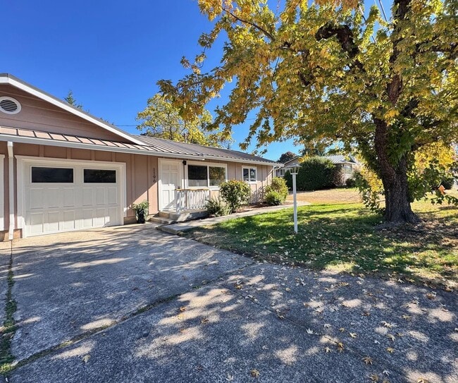1196 Valley View Dr