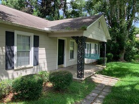 208 Valencia Dr in Tallahassee, FL - Building Photo
