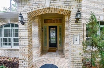 18 E Knightsbridge Dr in Conroe, TX - Building Photo - Building Photo