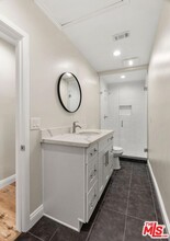 747 N Wilton Pl, Unit 747 in Los Angeles, CA - Building Photo - Building Photo