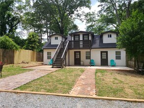 1470 St Michael Ave in East Point, GA - Foto de edificio - Building Photo