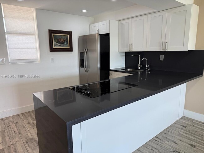 2851 Leonard Dr, Unit J505 in Aventura, FL - Building Photo - Building Photo