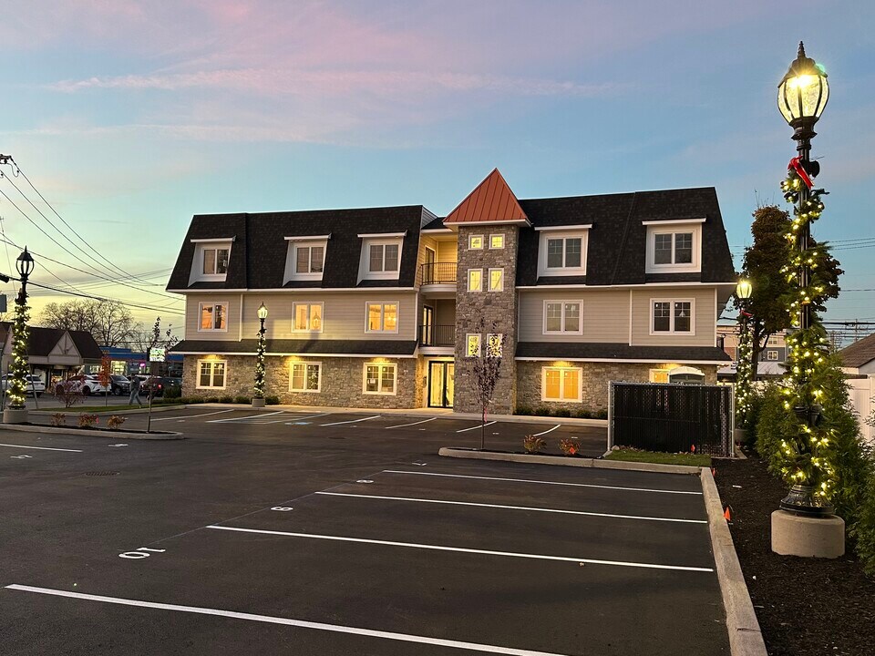 400 Oak St, Unit 400 Oak Street-Apt 1B in Copiague, NY - Foto de edificio