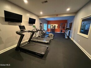 48 Bavarian Wy in Altamont, NY - Building Photo - Building Photo