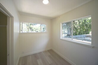 223 S Padre Juan Ave in Ojai, CA - Building Photo - Building Photo