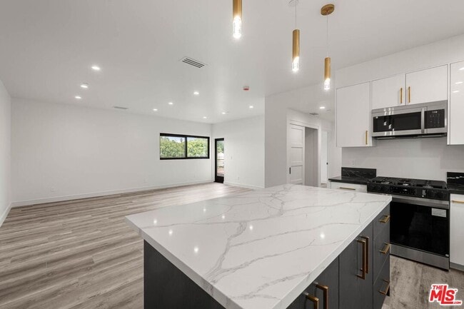 1920 S Sherbourne Dr in Los Angeles, CA - Building Photo - Building Photo