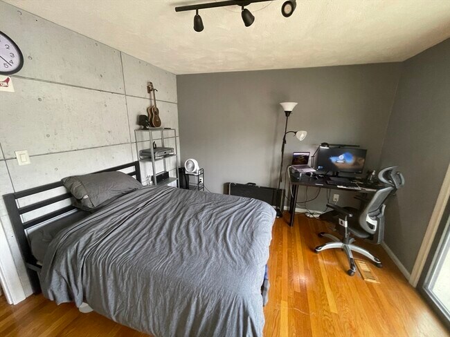 141 Beaconsfield Rd, Unit 20 in Brookline, MA - Building Photo - Building Photo