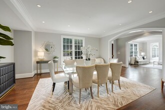 9884 River Chase Way in Great Falls, VA - Building Photo - Building Photo