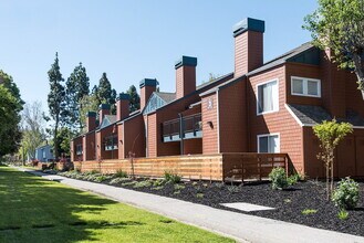 Summerhill Park in Sunnyvale, CA - Foto de edificio - Building Photo