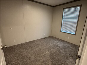 229 Devonshire Dr in Dimondale, MI - Building Photo - Building Photo