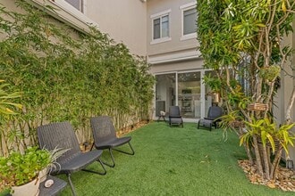 1546 Yellowheart Way in Hollywood, FL - Building Photo - Building Photo