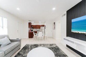 1800 NW 4th Ave in Boca Raton, FL - Foto de edificio - Building Photo