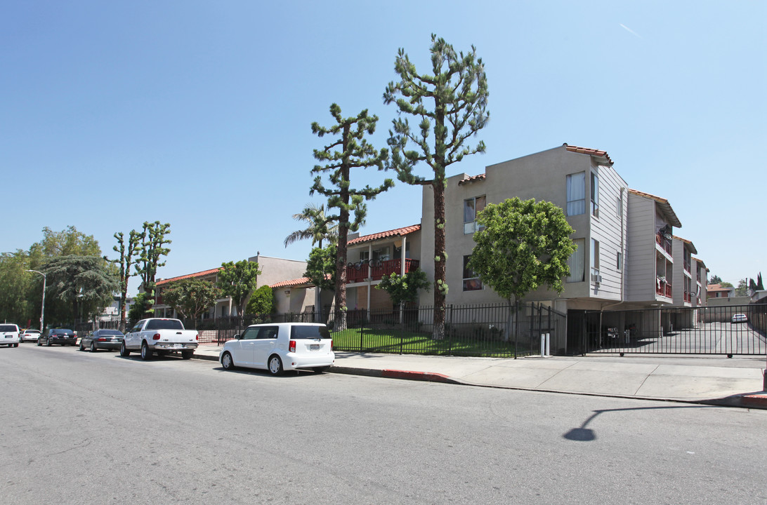 Cedros Garden in Van Nuys, CA - Foto de edificio