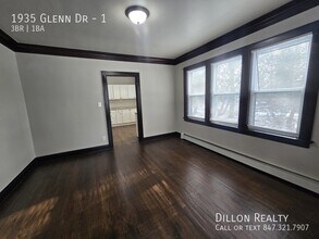 1935 Glenn Dr in North Chicago, IL - Building Photo - Building Photo