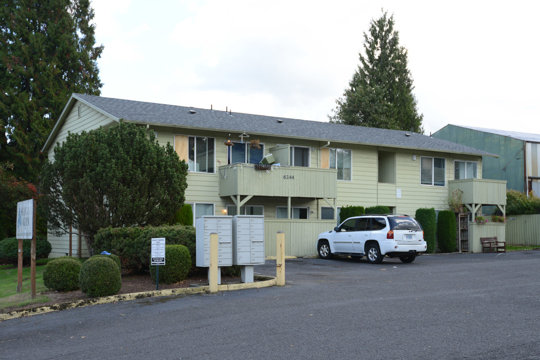 Sequoia Glen Apartments in Portland, OR - Building Photo