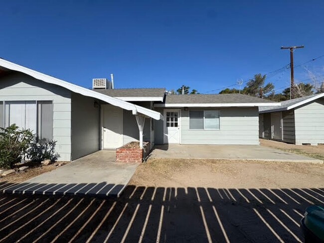 728 W Moyer Ave