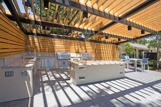 Villages at Cupertino in Cupertino, CA - Foto de edificio - Building Photo