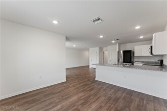 1144 Ebert St E in Lehigh Acres, FL - Building Photo - Building Photo