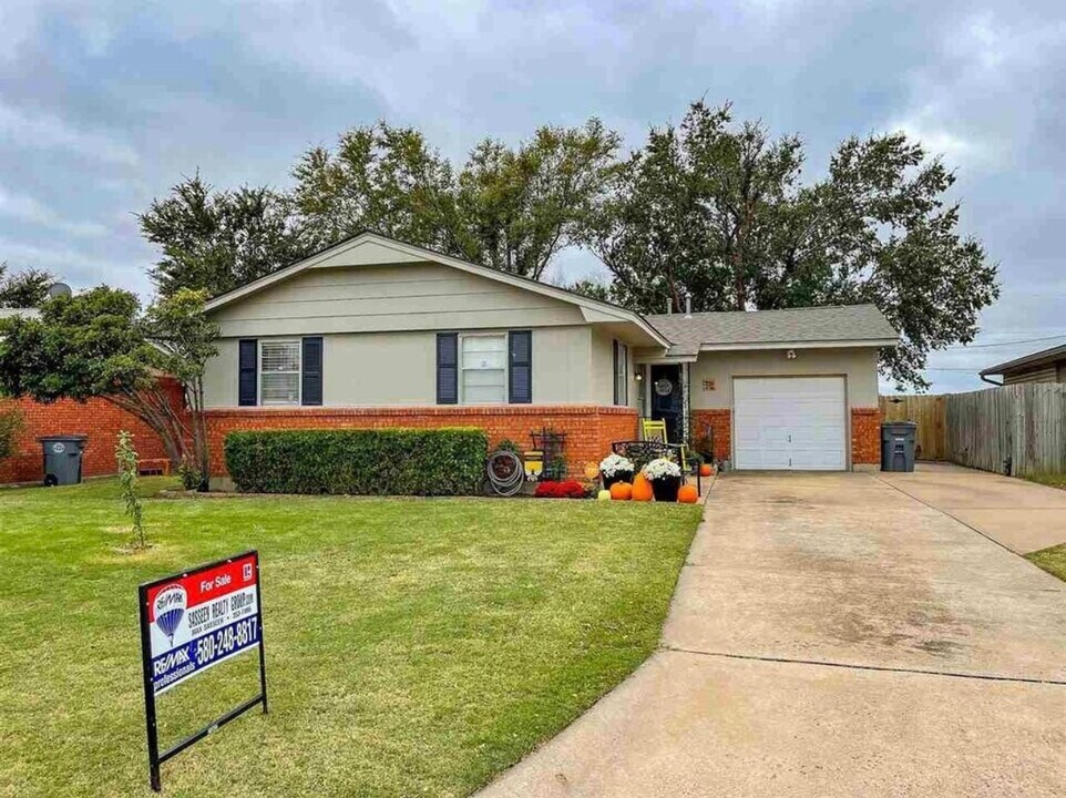 328 NW 65th St in Lawton, OK - Building Photo