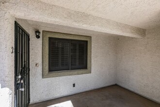 6711 W Charleston Blvd in Las Vegas, NV - Building Photo - Building Photo