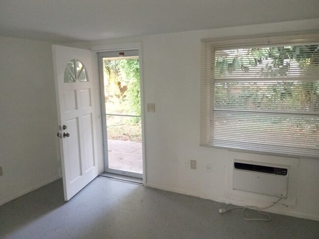 521 Magnolia Ave, Unit C in Palm Harbor, FL - Building Photo - Building Photo