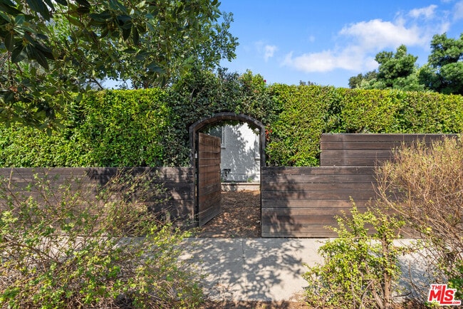 4031 Edenhurst Ave in Los Angeles, CA - Foto de edificio - Building Photo
