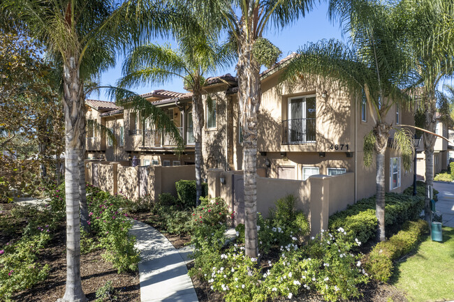 Parkside Villas in Simi Valley, CA - Foto de edificio - Building Photo