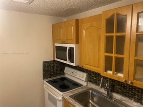 8310 NW 47th St in Lauderhill, FL - Building Photo - Building Photo